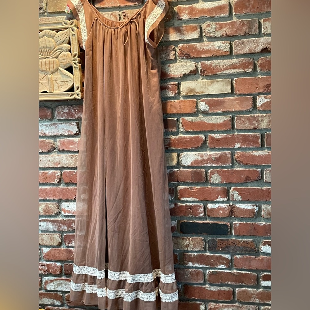 VINTAGE 50’s/60’s FLOATY NIGHTGOWN WITH LACE SIZE CONTEMPORARY MEDIUM